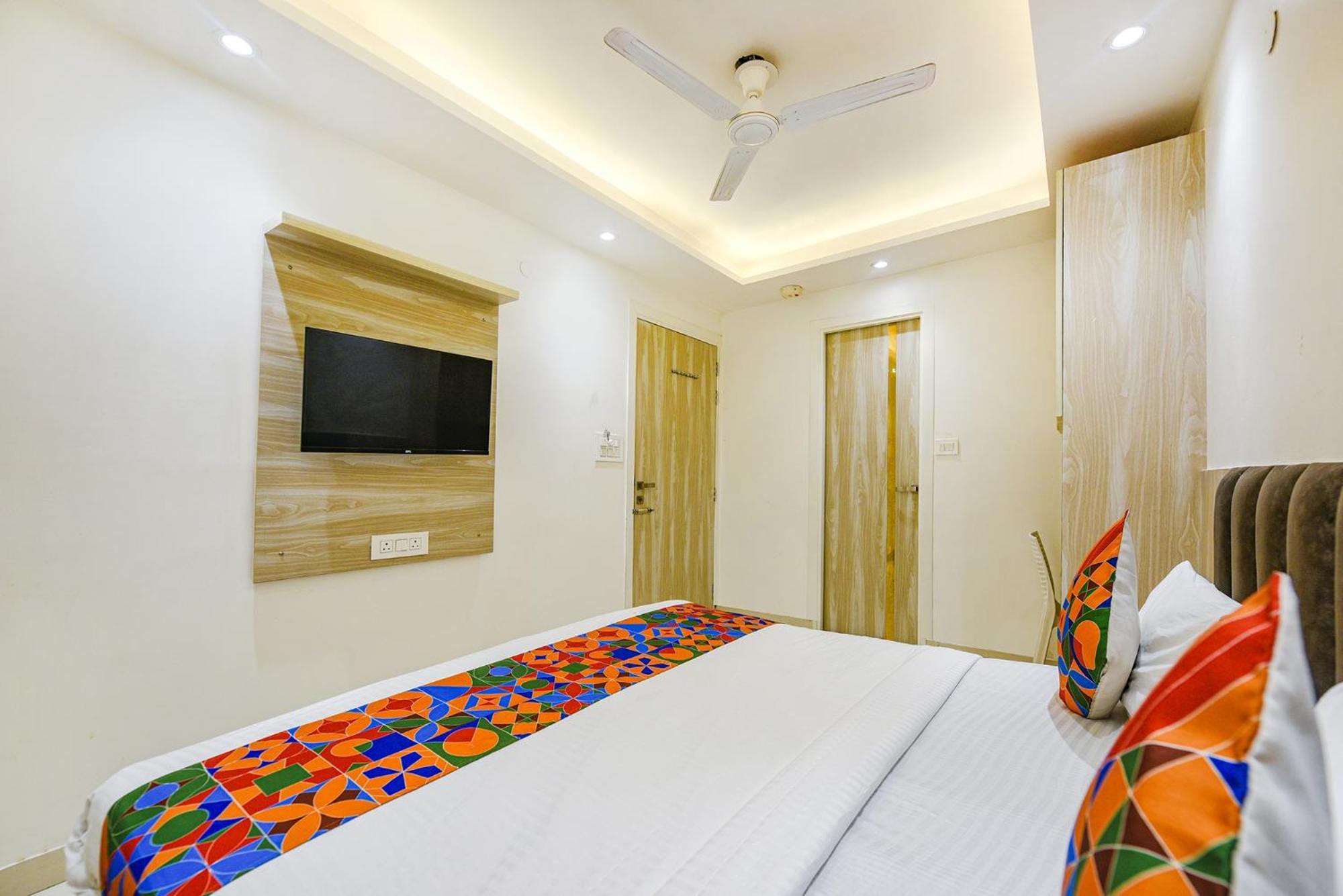 Fabhotel Luxury Inn Near Adarsh Nagar Metro Дели Экстерьер фото