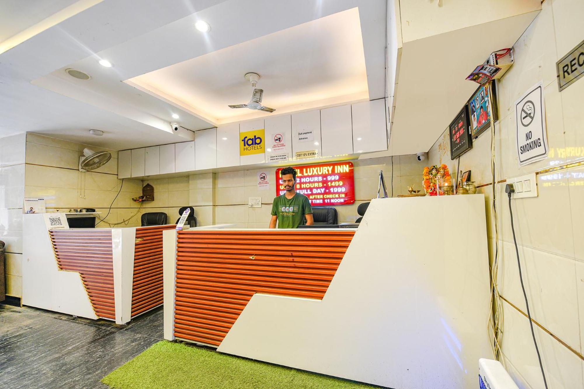 Fabhotel Luxury Inn Near Adarsh Nagar Metro Дели Экстерьер фото