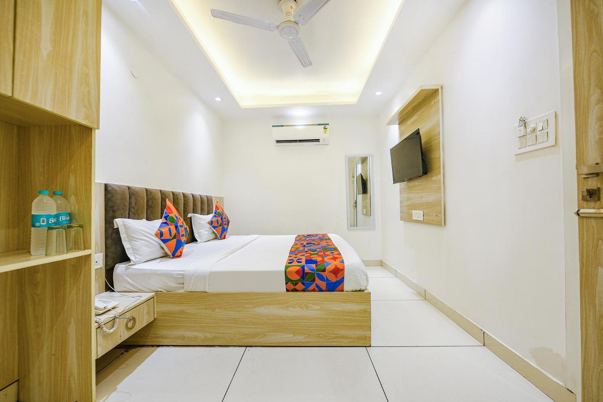 Fabhotel Luxury Inn Near Adarsh Nagar Metro Дели Экстерьер фото