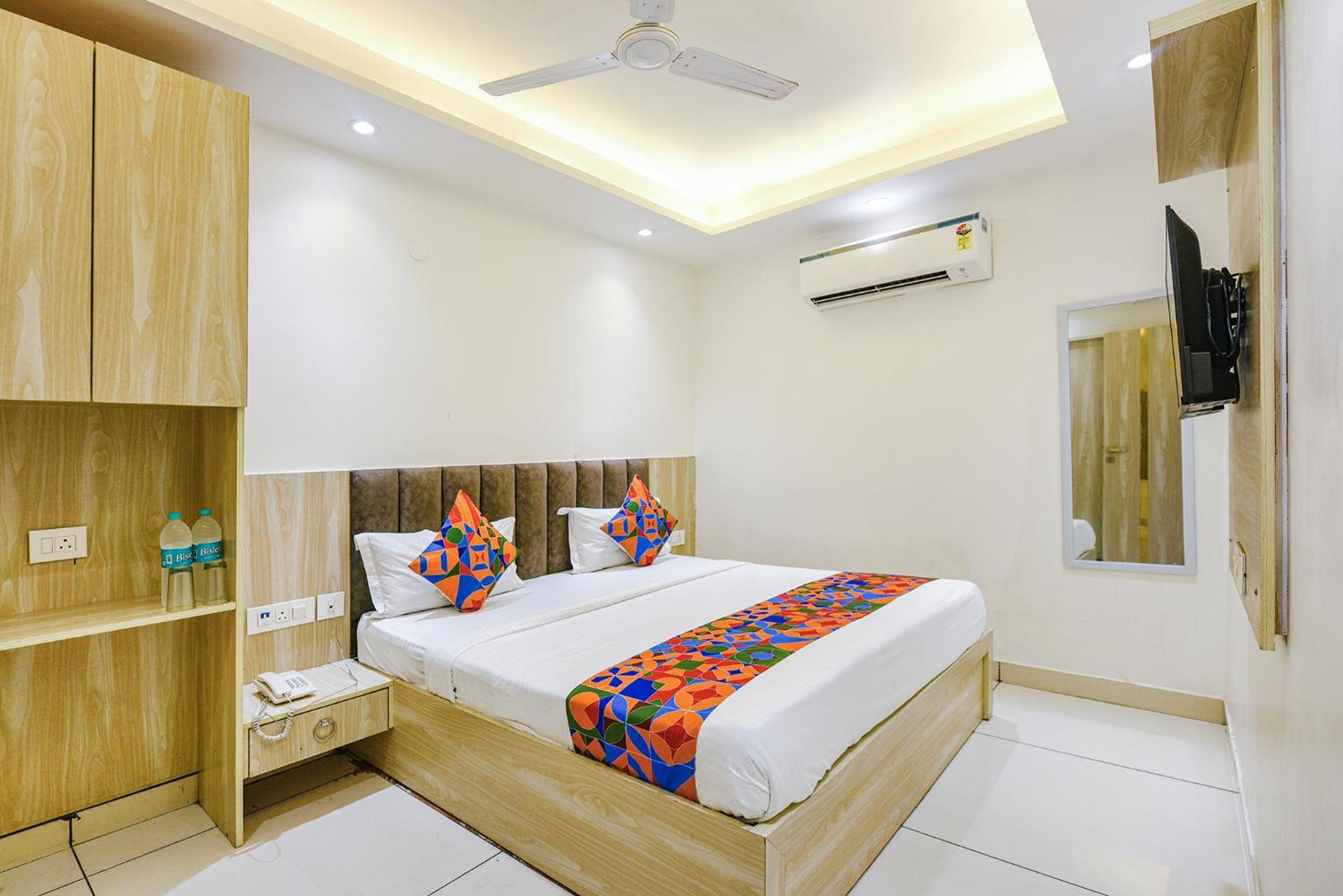 Fabhotel Luxury Inn Near Adarsh Nagar Metro Дели Экстерьер фото