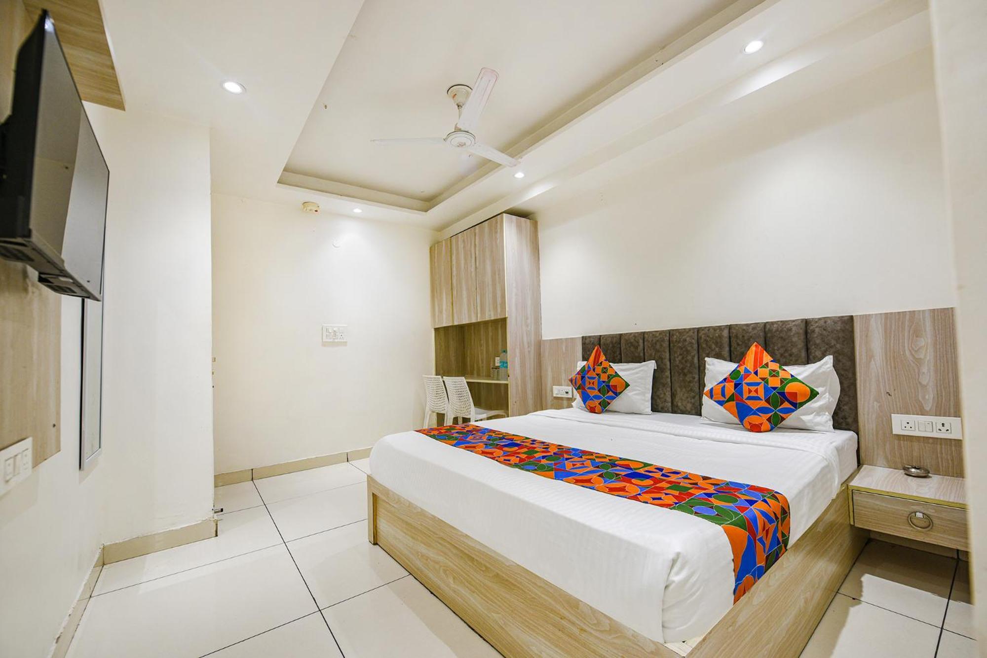Fabhotel Luxury Inn Near Adarsh Nagar Metro Дели Экстерьер фото