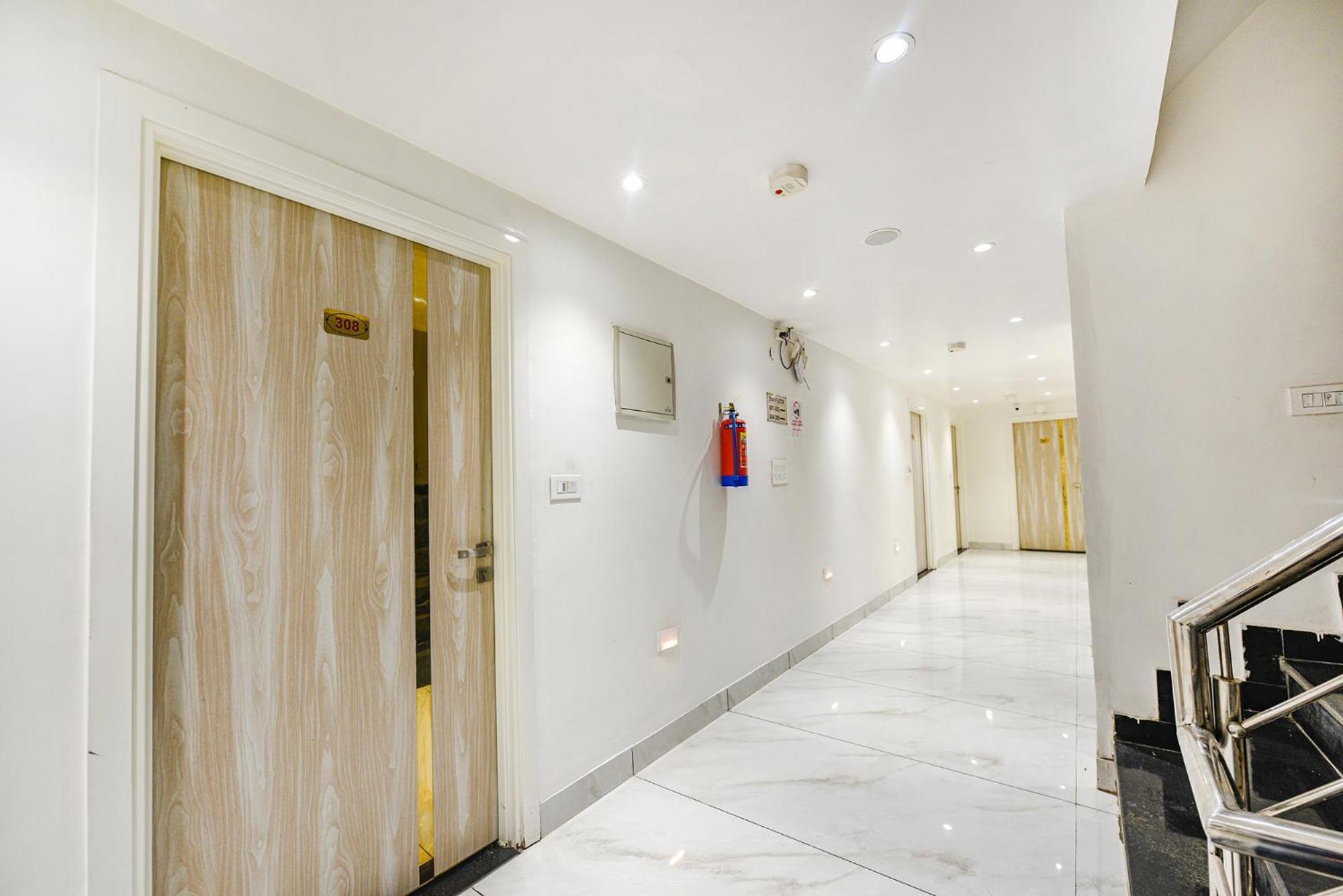 Fabhotel Luxury Inn Near Adarsh Nagar Metro Дели Экстерьер фото