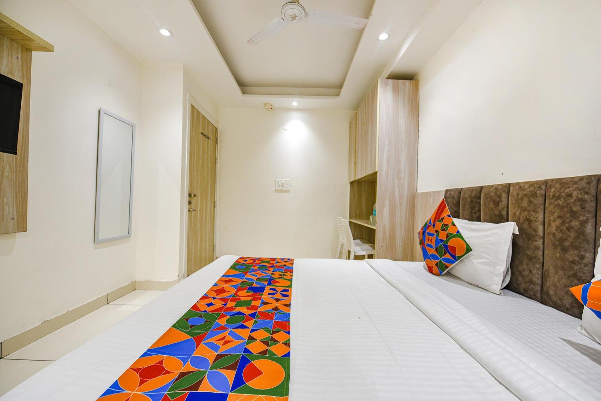 Fabhotel Luxury Inn Near Adarsh Nagar Metro Дели Экстерьер фото