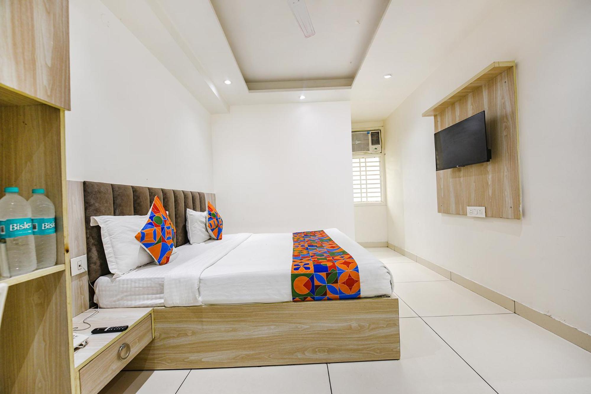 Fabhotel Luxury Inn Near Adarsh Nagar Metro Дели Экстерьер фото