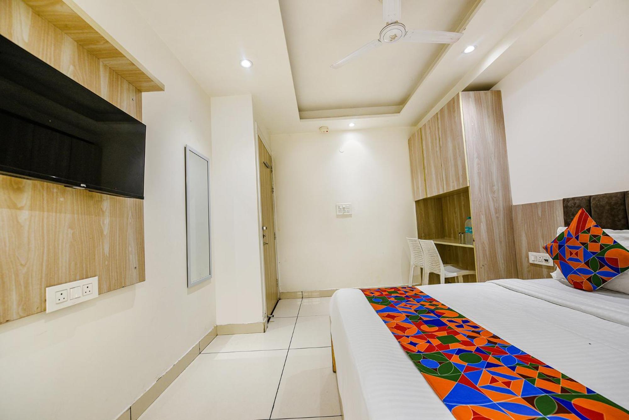 Fabhotel Luxury Inn Near Adarsh Nagar Metro Дели Экстерьер фото