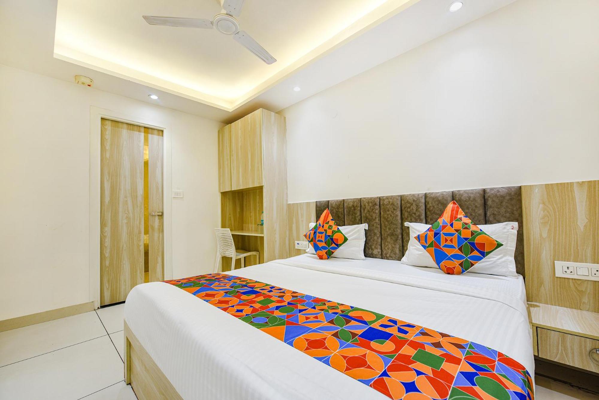 Fabhotel Luxury Inn Near Adarsh Nagar Metro Дели Экстерьер фото