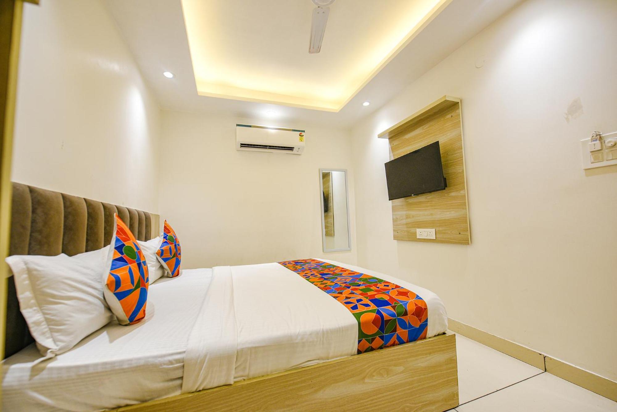 Fabhotel Luxury Inn Near Adarsh Nagar Metro Дели Экстерьер фото