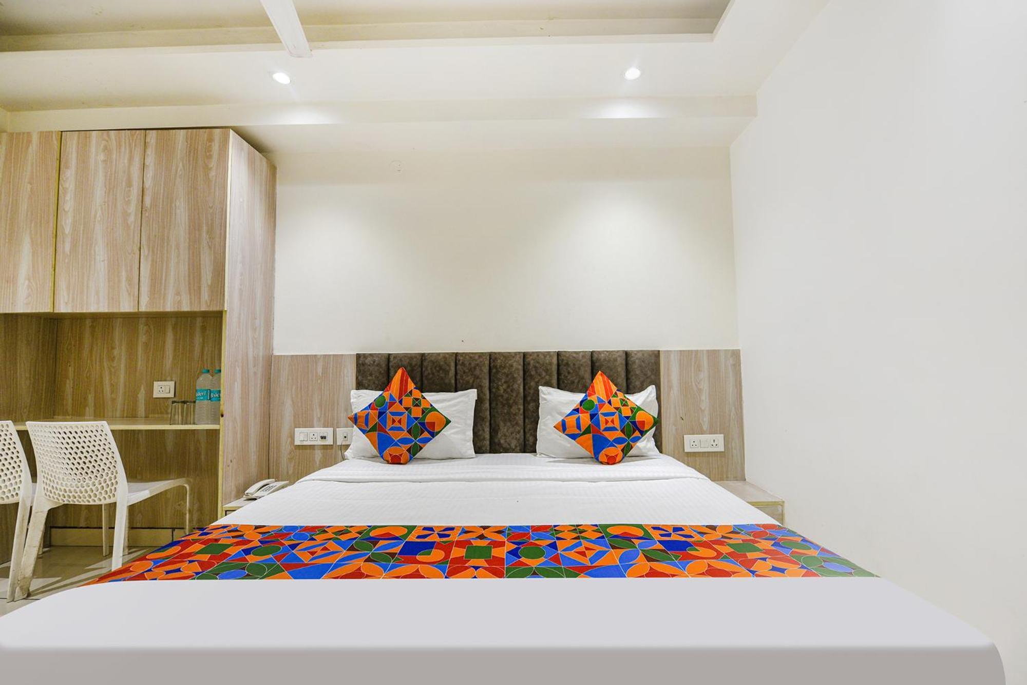 Fabhotel Luxury Inn Near Adarsh Nagar Metro Дели Экстерьер фото